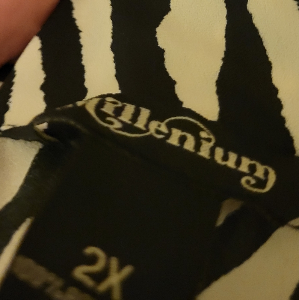 Black and white zebra striped shirt dresss.  2x E #13 - Picture 4 of 4
